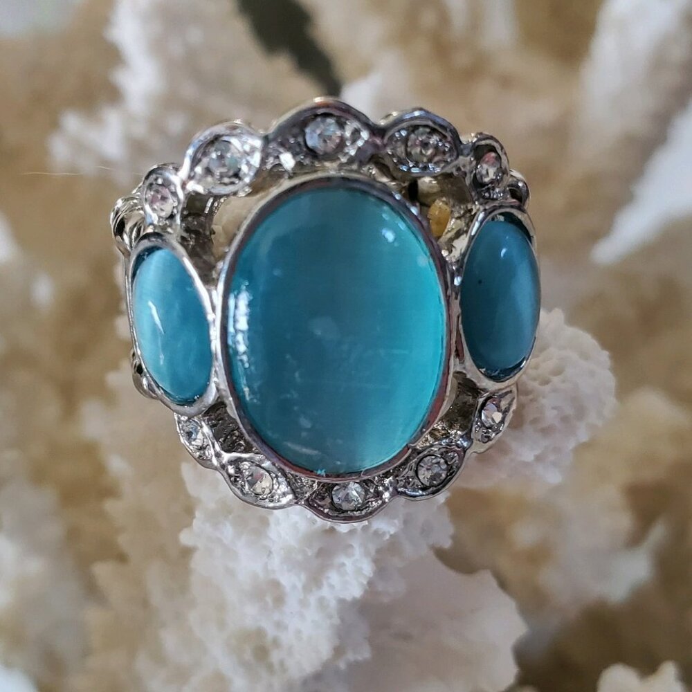 Silver Tone Stretch Ring with Blue Stones 💥3 for $24💥